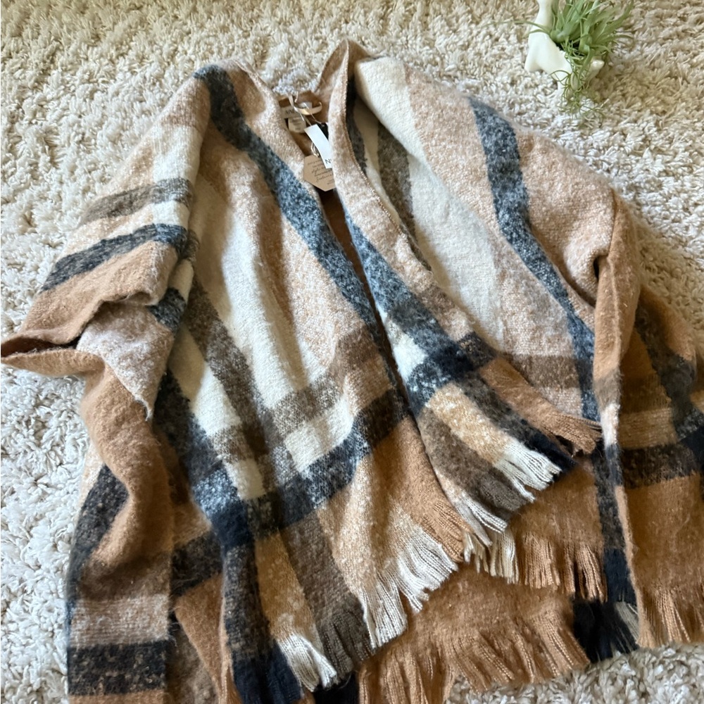 Nine West Tan and Cream Knit Sweater - Picture 1 of 6